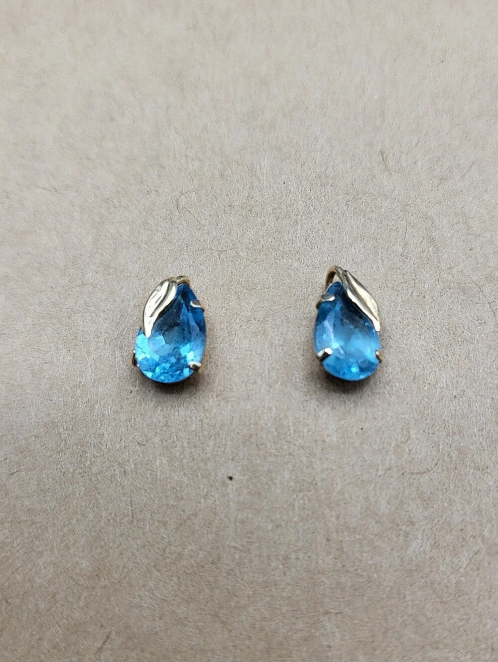 14k Gold Topaz Teardrop/ Pear w Leaf Stud Estate Mid-Century Vintage Swiss Blue